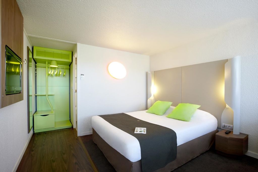 Campanile Hôtel Auch Zimmer foto